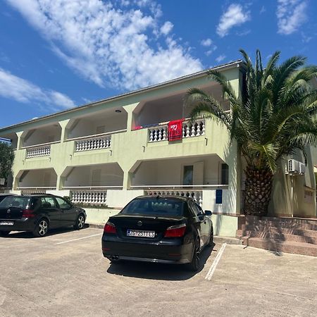 נובליה Apartments Svekric מראה חיצוני תמונה