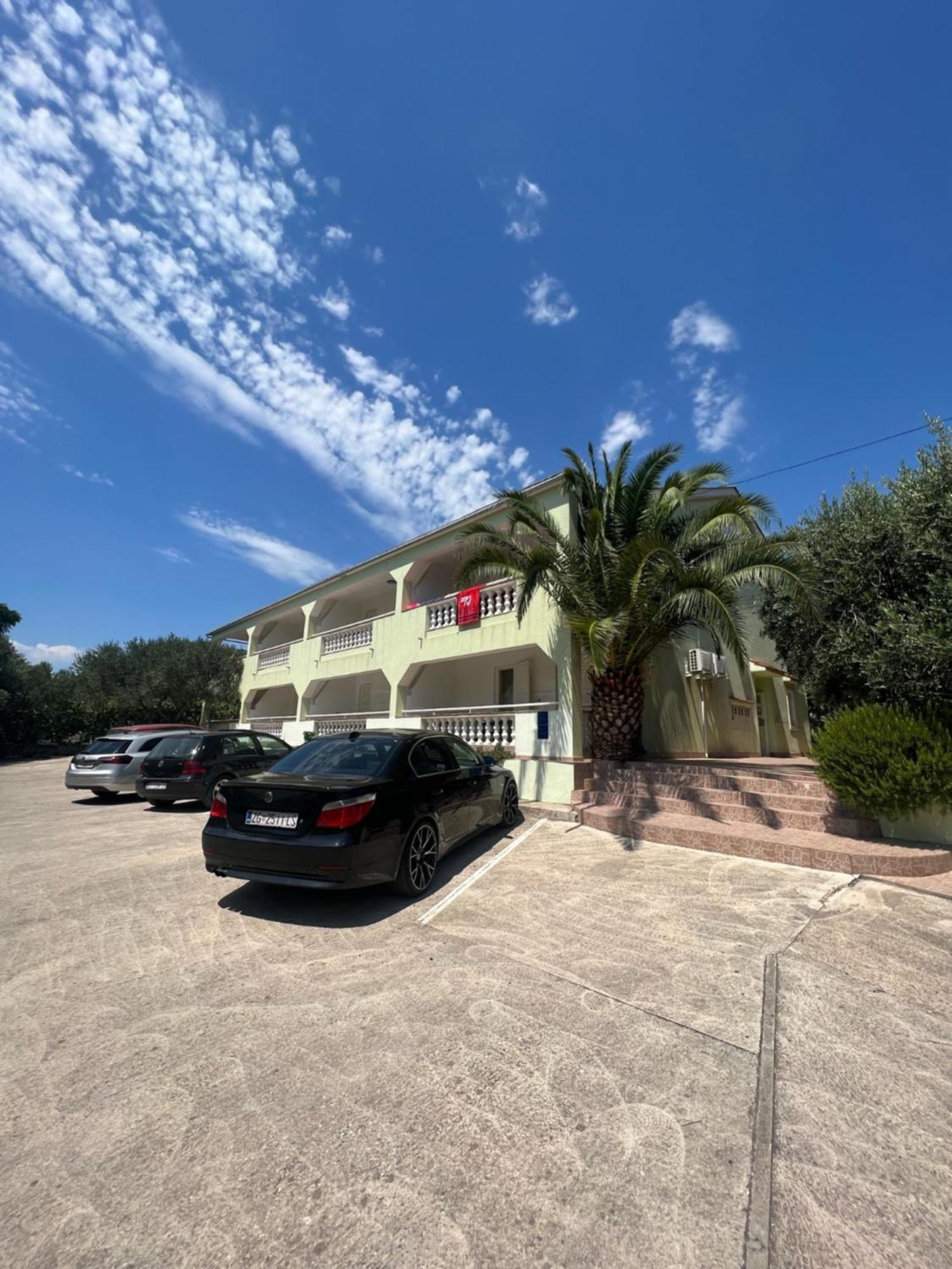 נובליה Apartments Svekric מראה חיצוני תמונה